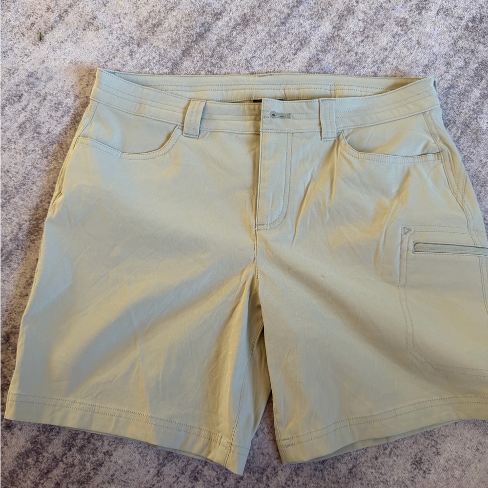 Eddie Bauer Women's Pastel Green Cargo Shorts